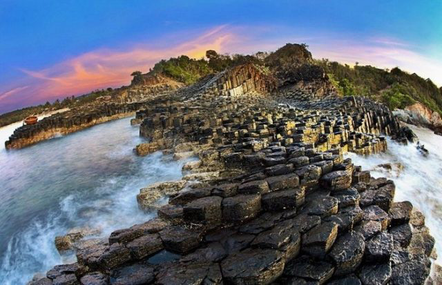 Phú Yên nỗ lực bảo tồn, phát huy giá trị các di tích - Ảnh 1.