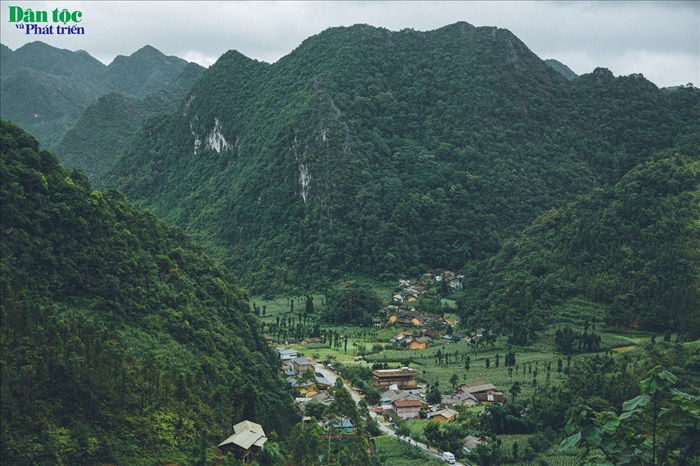 Khám phá Làng văn hóa du lịch Lũng Cẩm với những ngôi nhà cổ hàng trăm năm tuổi