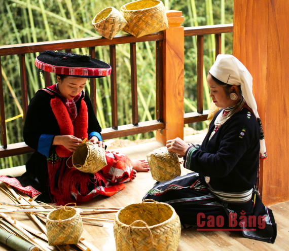 Làng du lịch cộng đồng Hoài Khao, xã Quang Thành (Nguyên Bình) gắn với các nghề thủ công truyền thống.