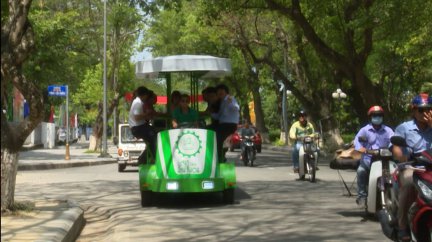 Cafe di động ngắm Huế