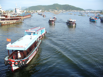 Nha Trang: Lắp đặt thiết bị chứa chất thải vệ sinh trên tàu du lịch